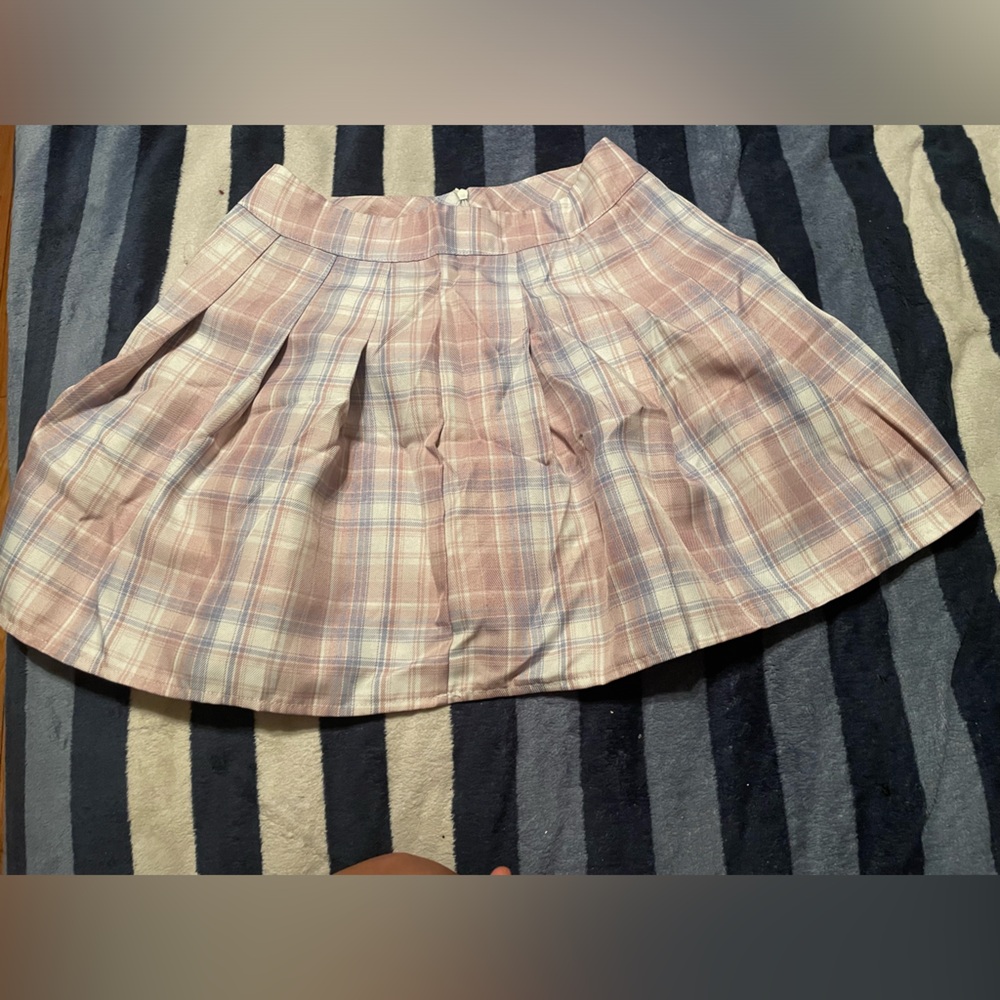 I’m sellos this nice skirt